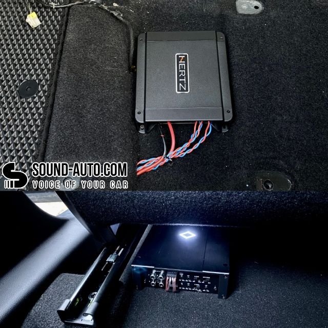 скрытая установка усилителя в авто